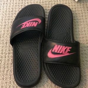Black nike slides